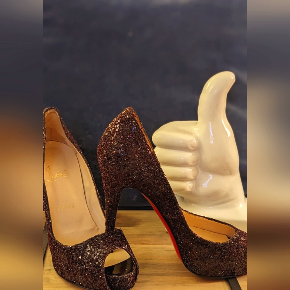 Red Bottoms LOTS of Sparkle size 38.5